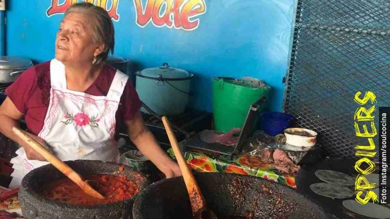 Ella es doña Vale de Oaxaca en Street Food, serie de Netflix
