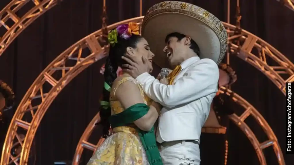 Lorena Cruz y El Rey Vicente Fernández cantando juntos