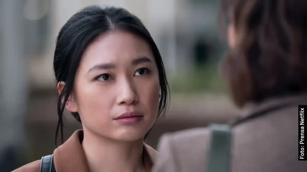 La actriz Jess Hong como Jin Cheng en la serie El Problema de los 3 Cuerpos